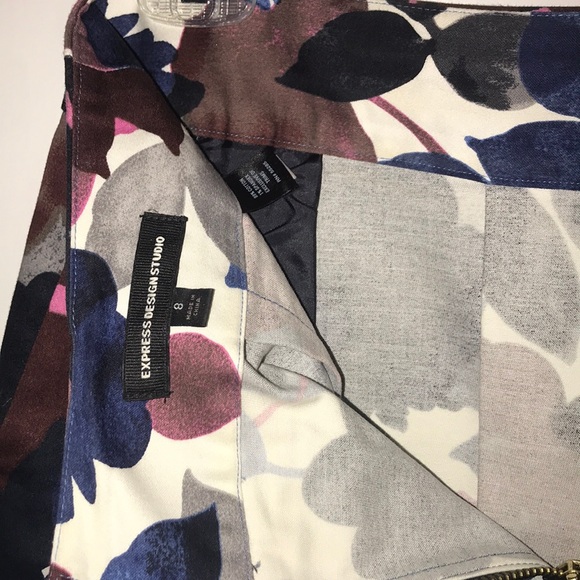 Express Design Studio Printed skirt with Pockets! - Picture 3 of 5
